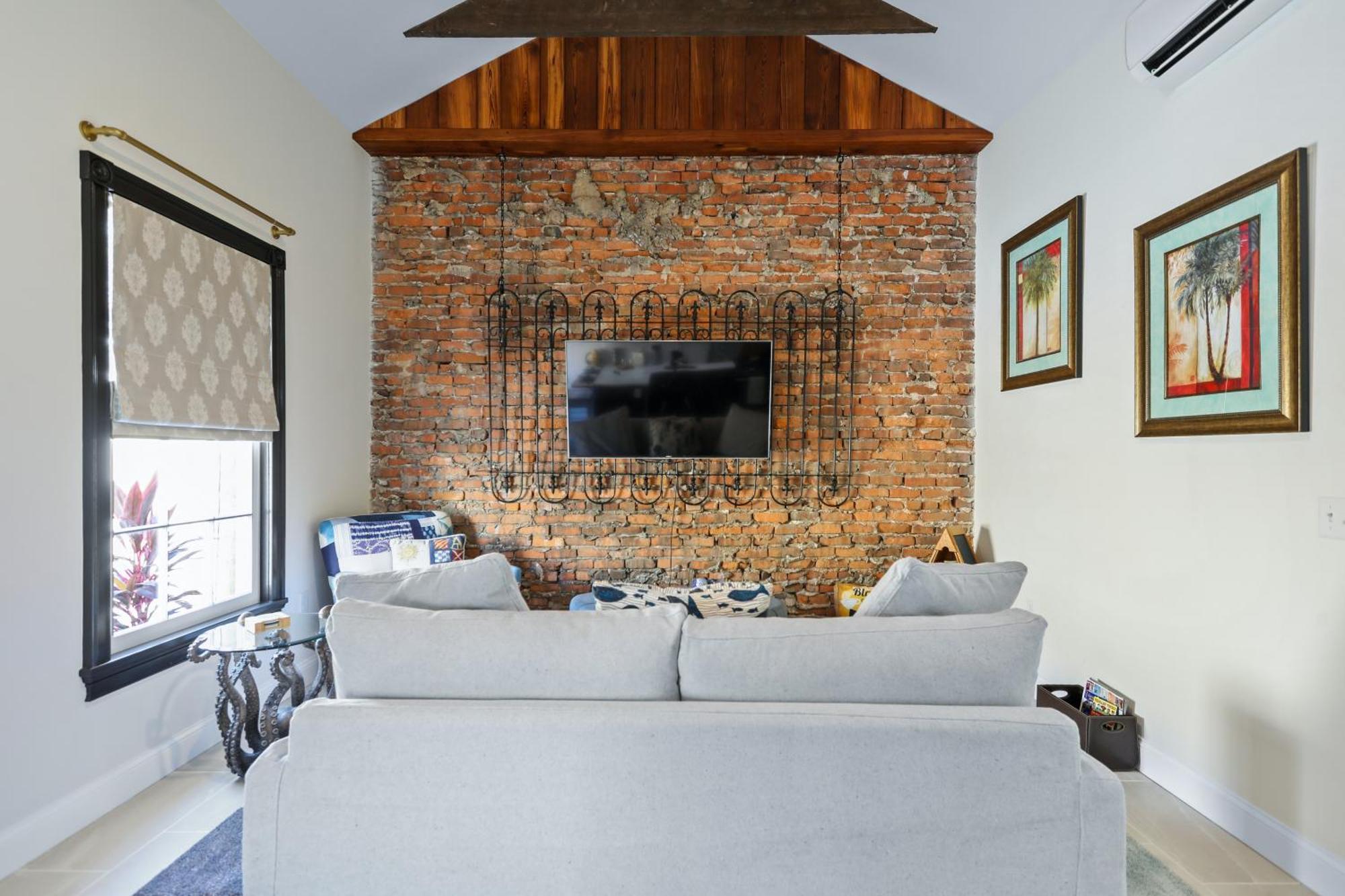 Apartamento New! Historic 1bed/1bath Steps To River St! *